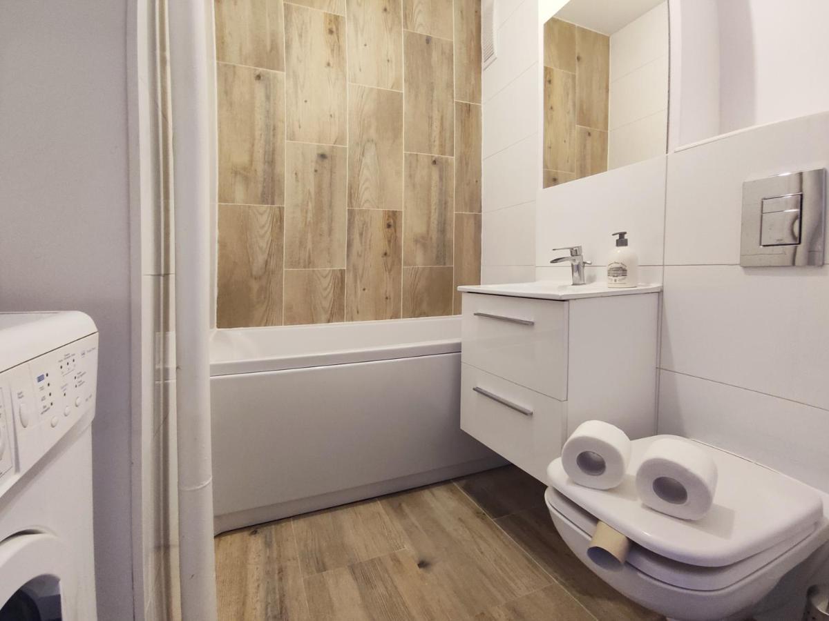 Apartament Rondo Onz Warschau Exterior foto